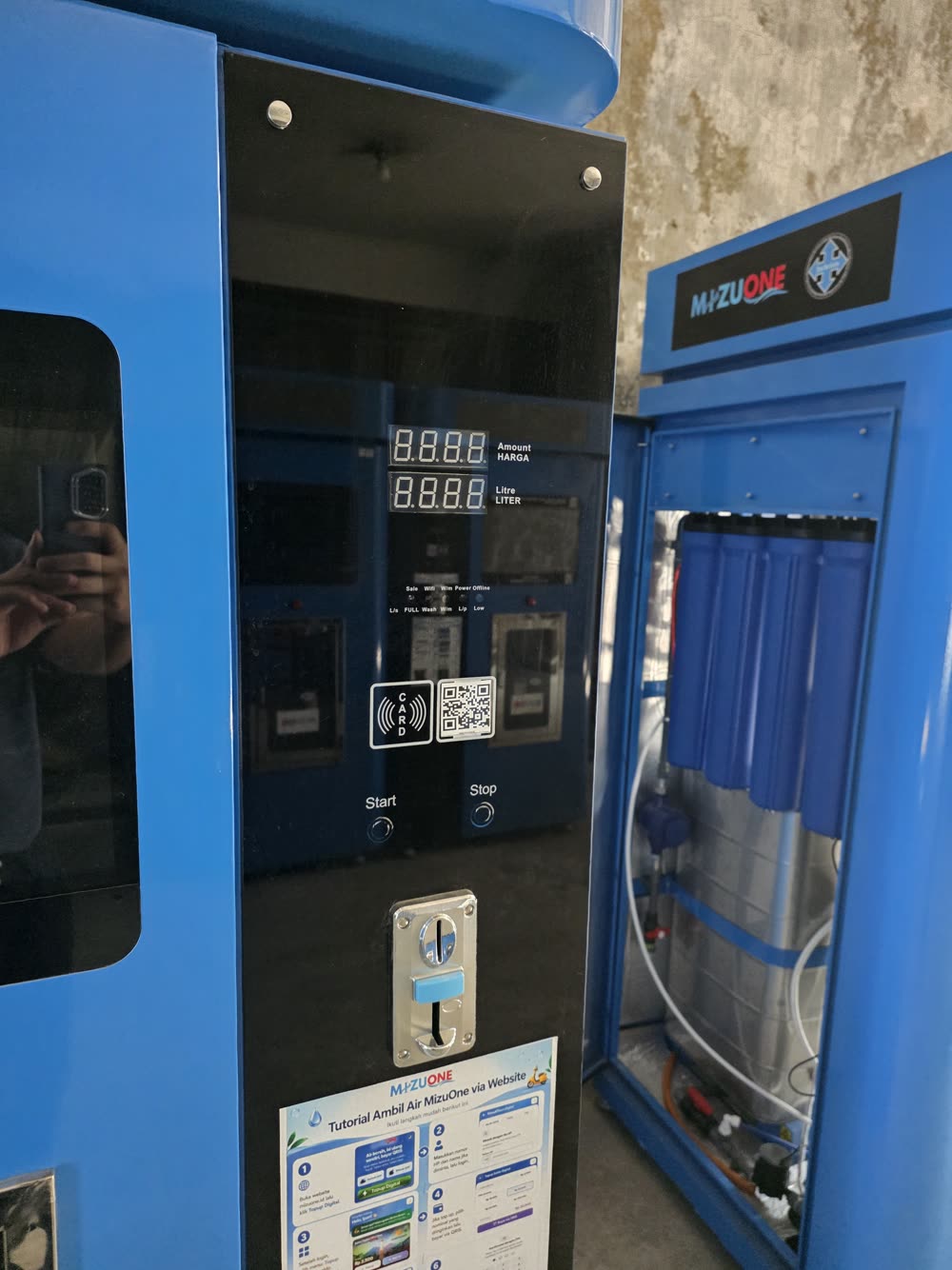 Mesin Mizuone dengan pintu servis terbuka